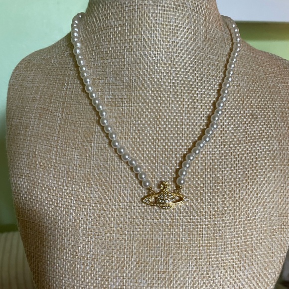 Vivienne Westwood Jewelry - Vivienne Westwood Pearl necklace